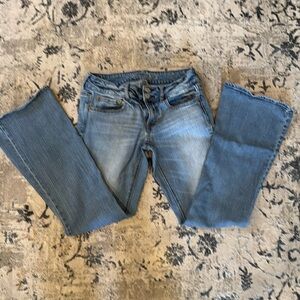 AE “Artist Stretch” Flare Jean Excellent Condition